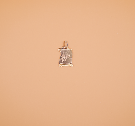 'Hija, Con Amor' Scroll Charm